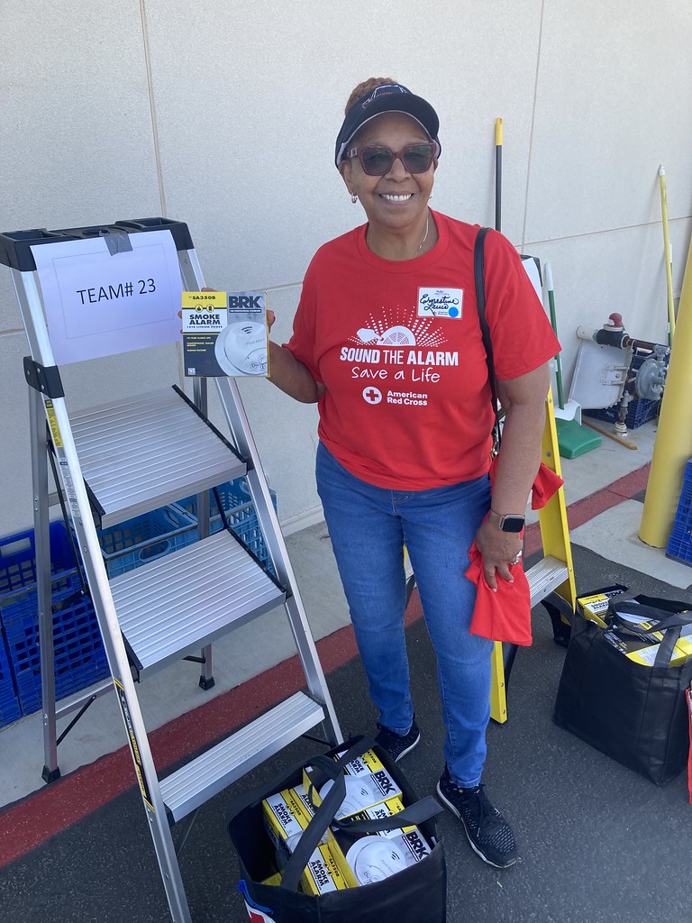 Smoke Alarm by ARC volunteer 7 Sound the Alarm, Shafter, M… Flickr