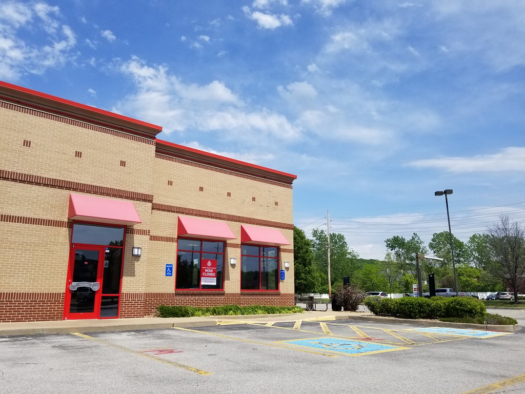 Closed Arby's Valley Park, MO_20230507_140648 WampaOne Flickr