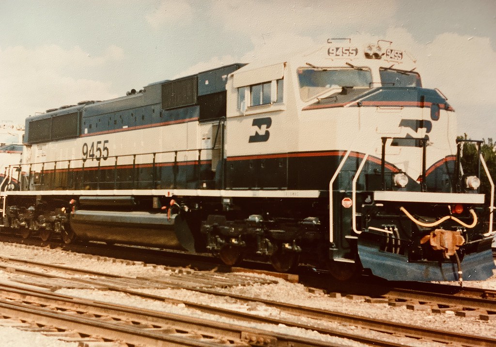 Burlington Northern 9455 in Congress Park Brookfield IL. Flickr