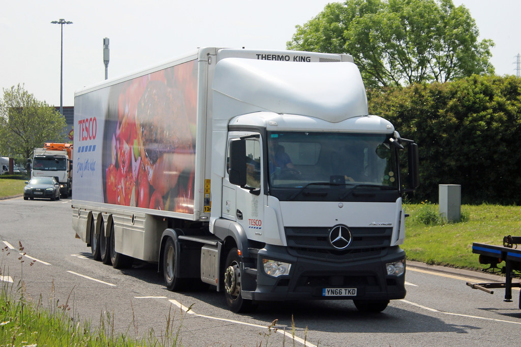 Tesco YN66 TKD, Mercedes Actros at Avonmouth Mercedes Actr… Flickr