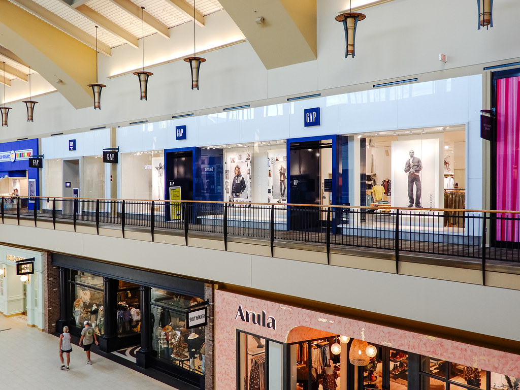 GAP, Dry Goods, & Arula "Jordan Creek Town Center" West … Flickr