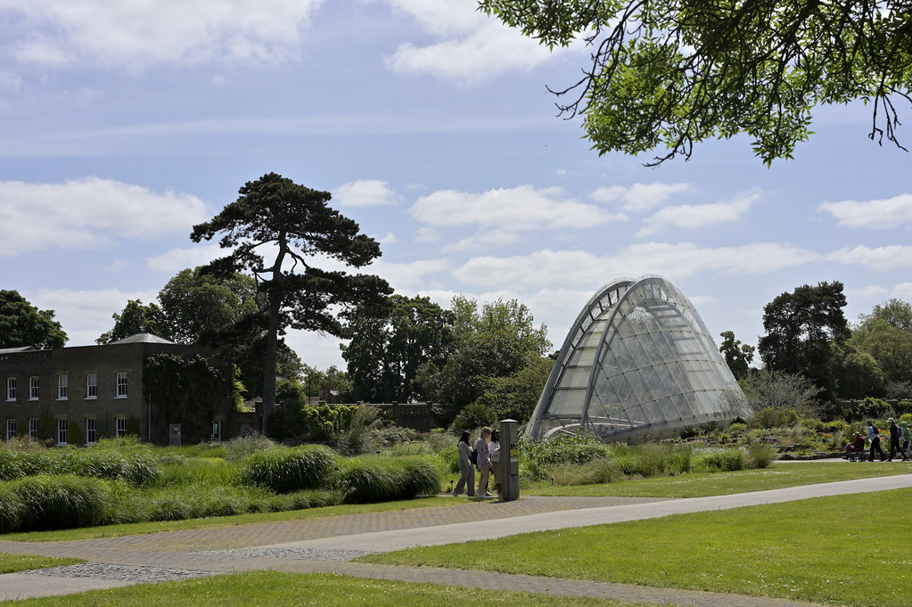 A Bank Holiday Munday stroll in the sunshine at Kew Garden… Flickr
