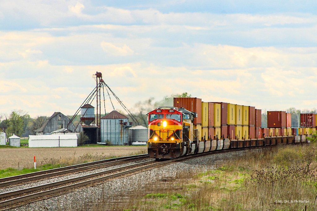 Ohio Fields CSX I19204 heads East towards North Baltimore… Flickr