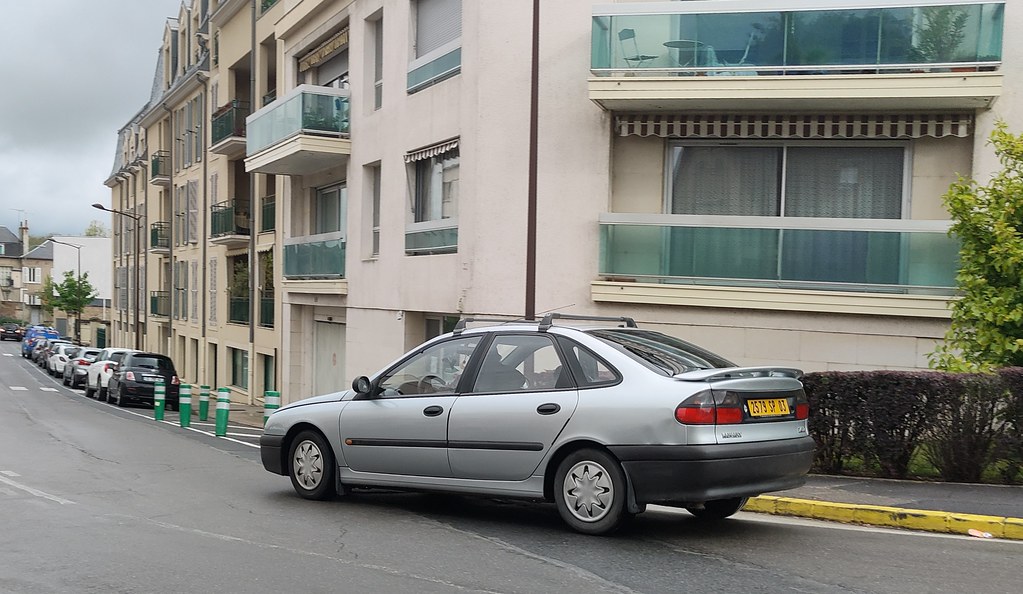 Renault Laguna crash71100 Flickr