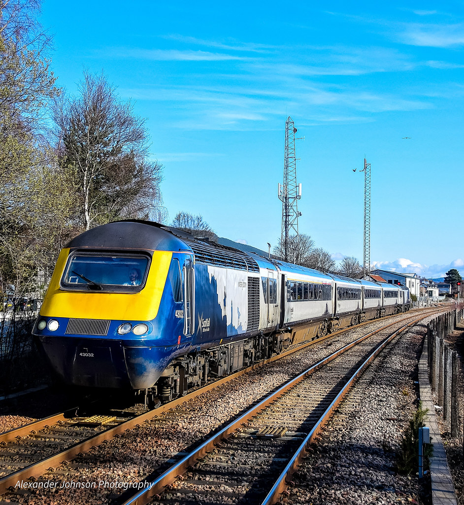 43032+43028 Aviemore 1T84 Inverness to Glasgow Queen Str… Flickr