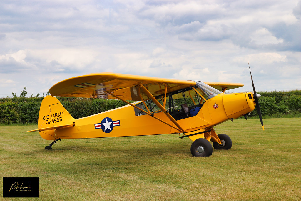 Bidford Wings & Wheels an Event of old planes and cars at … Flickr