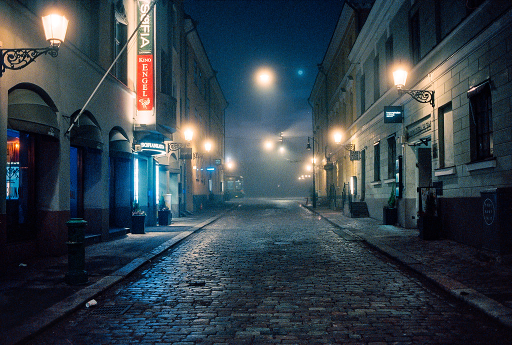 Foggy Sofiankatu Canon EOS 300 Canon 35mm f2 IS USM Koda… Flickr