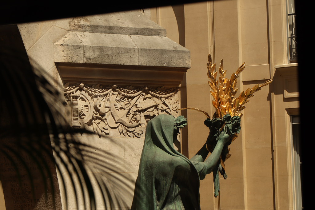 Hôtel de Roquelaure l ’hôtel de Roquelaure dresse son élég… Flickr