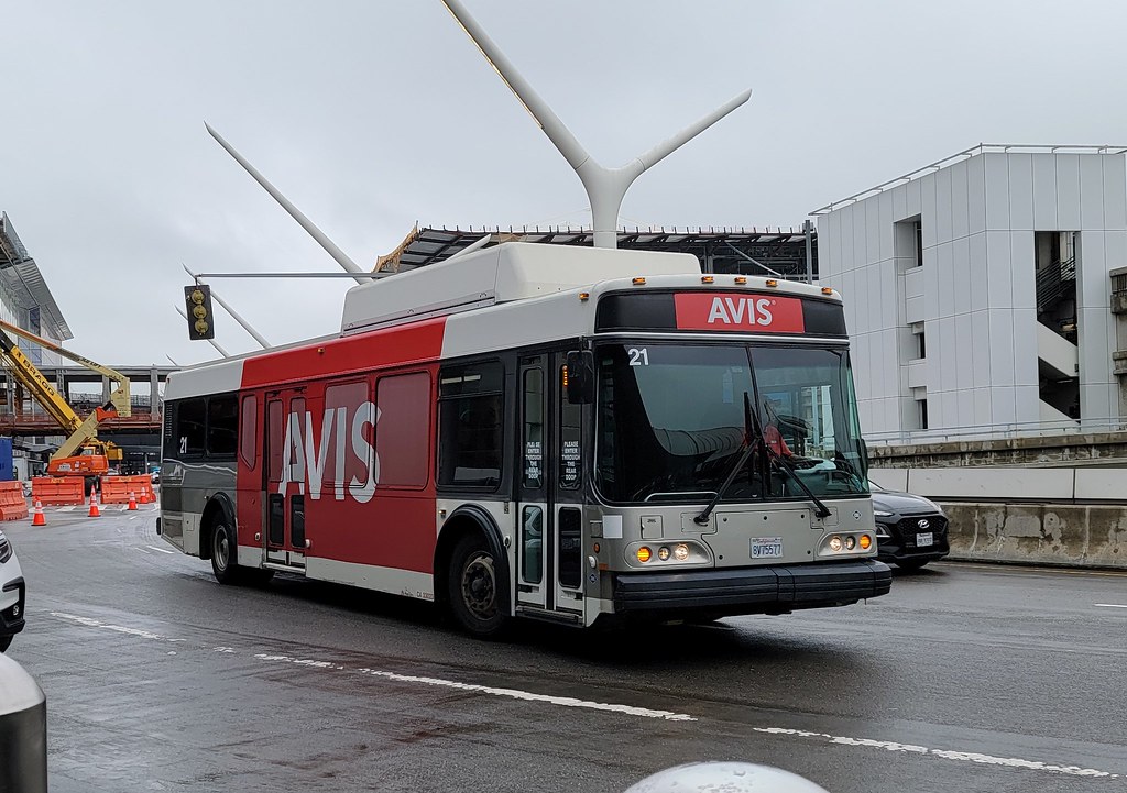 AVIS Shuttle Bus rwcar4 Flickr