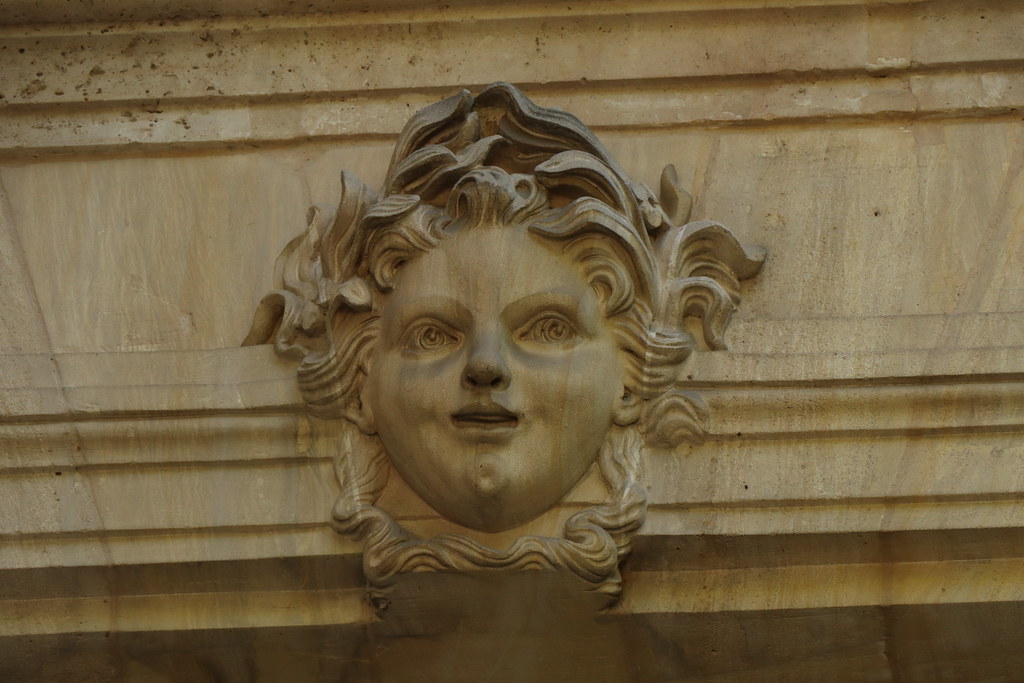 Hôtel de Roquelaure l ’hôtel de Roquelaure dresse son élég… Flickr