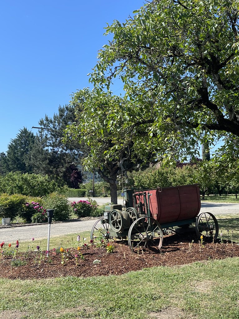 At entrance to Brosi’s Sugartree Farms. Janice Sabo Flickr