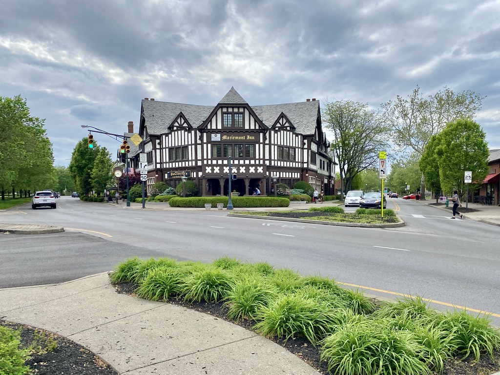 Mariemont Inn, Wooster Pike and Madisonville Road, Mariemo… Flickr
