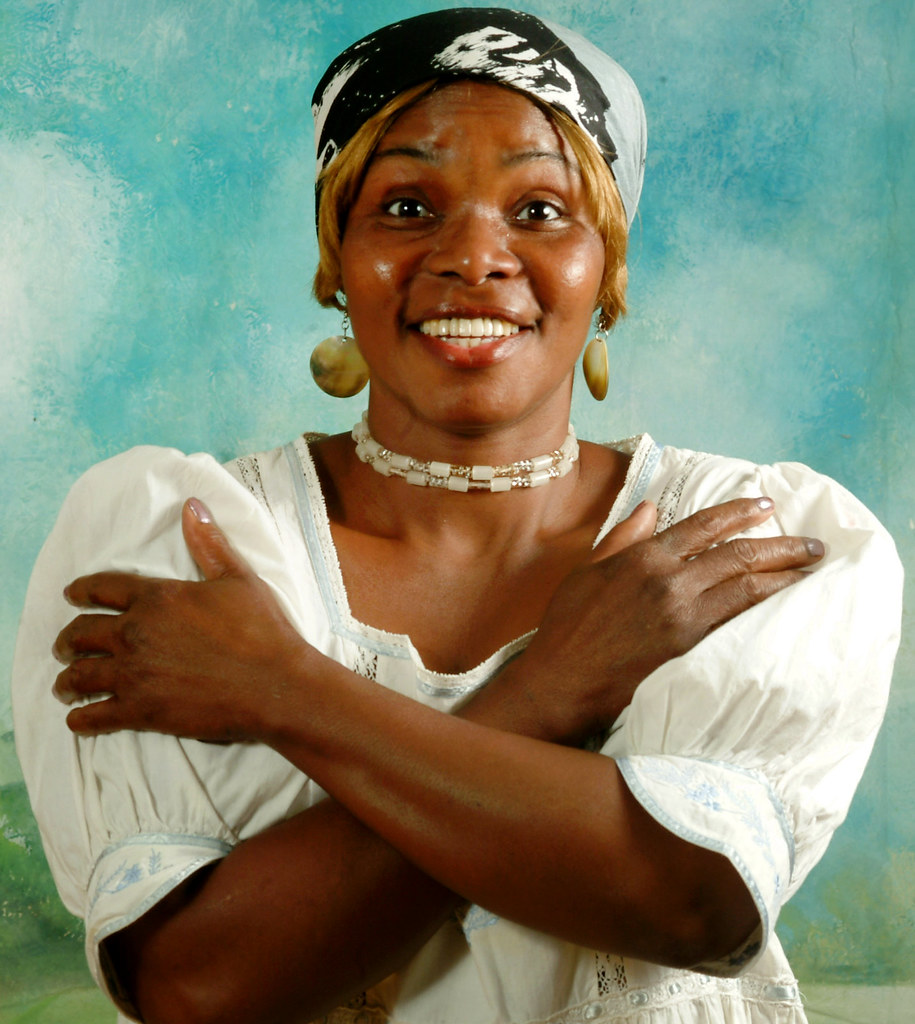 DSCF1181v Lou Ross Singer from West Africa in White Vintag… Flickr