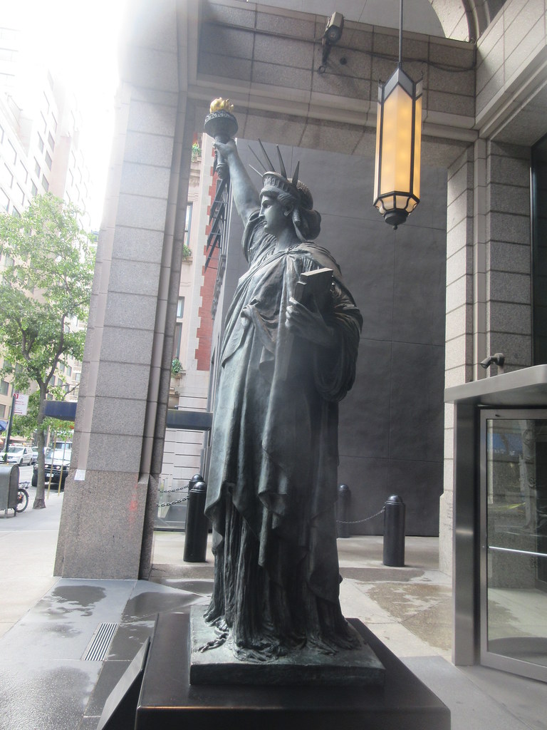 2023 Mini Statue of Liberty 61st St Midtown Manhattan 2806… Flickr
