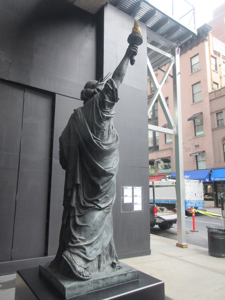2023 Mini Statue of Liberty 61st St Midtown Manhattan 2814… Flickr