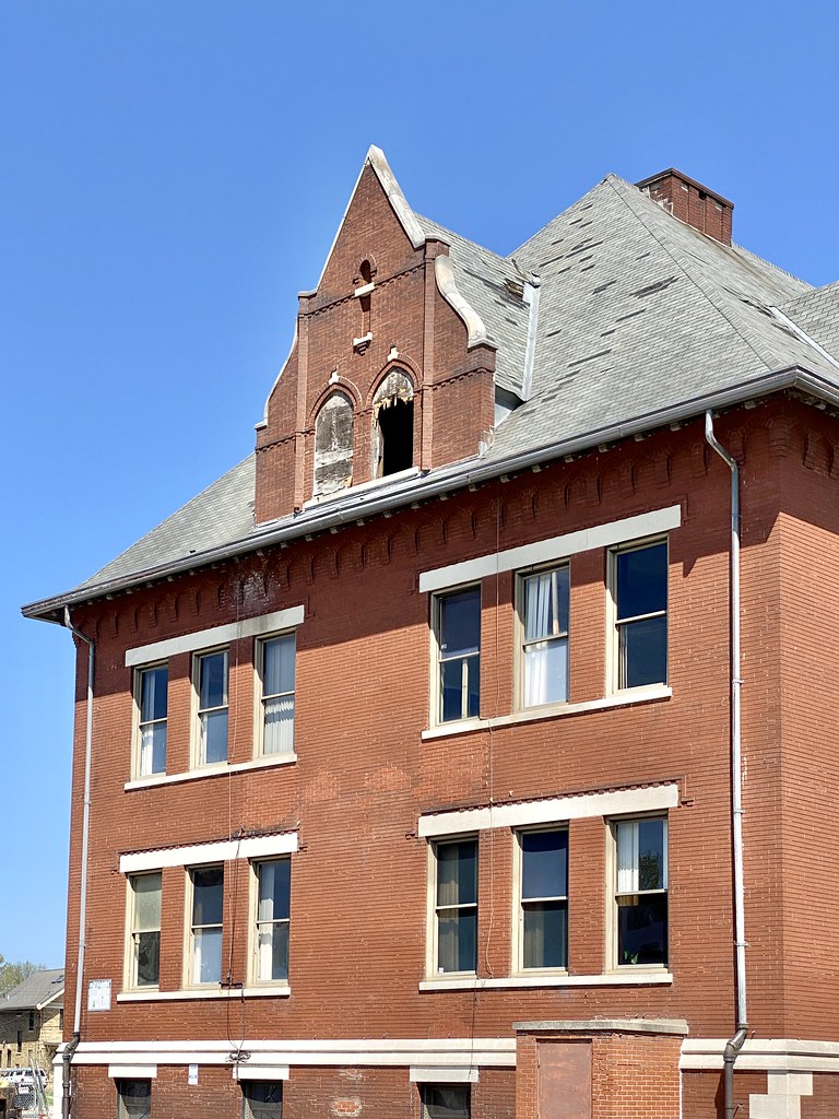 Former Allison Street School, Allison Street and Weyer Ave… Flickr
