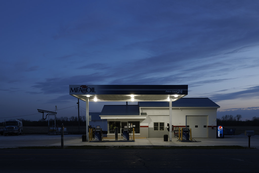 Gas Station Twilight Gas station on Hwy 136 in Memphis, Mi… Flickr