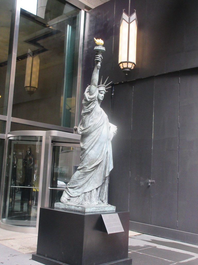 2023 Mini Statue of Liberty 61st St Midtown Manhattan 2756… Flickr