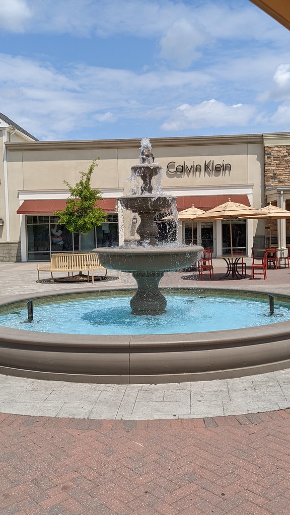 20230609 Gloucester Premium Outlets There are several … Flickr