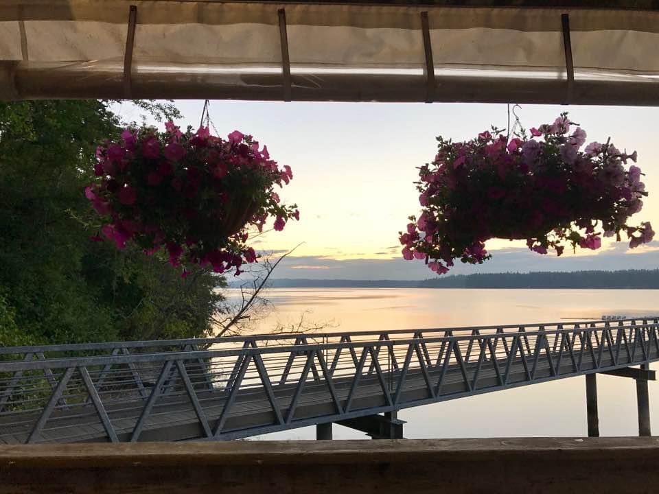 WA Brownsville Marina Hanging Flower Baskets at Sunris… Flickr