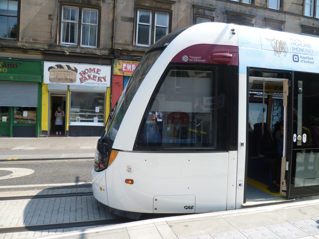 Edinburgh 264 at Balfour Street tramstop. Roy Calderwood Flickr