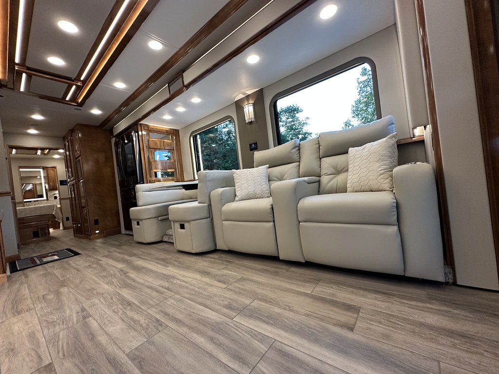 2023 Renegade Ikon Quad Slide i4534RX 600HP Motorhome Li… Flickr