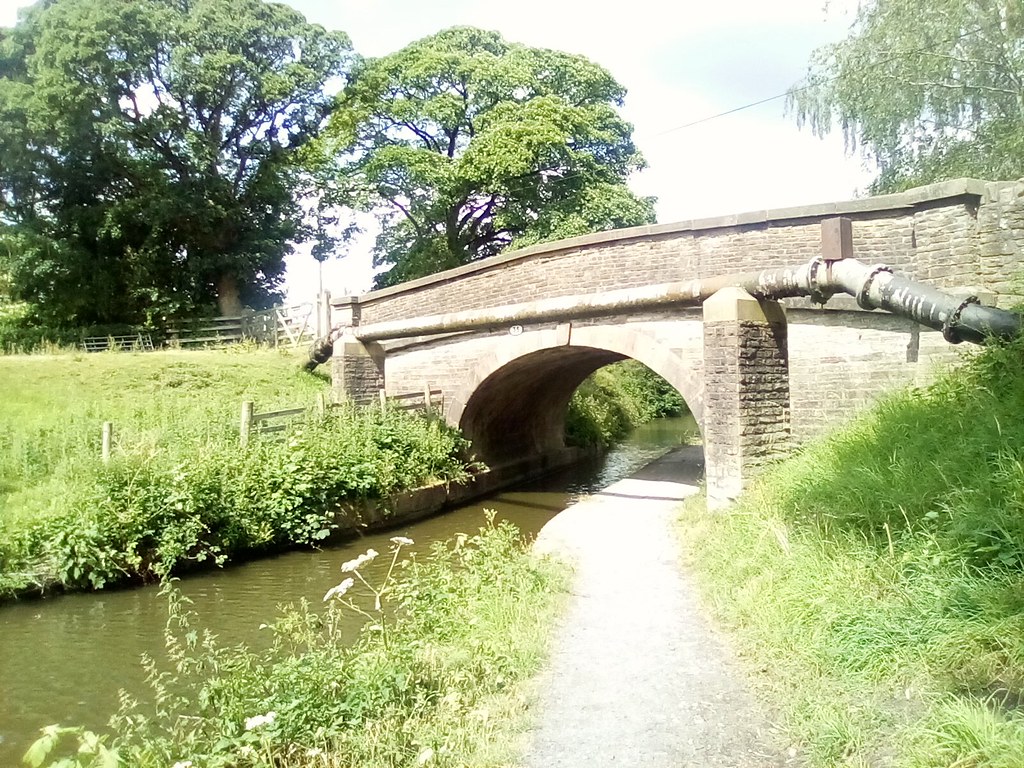 This is bridge 35, Macclesfield canal, higher hurdsfield, … Flickr