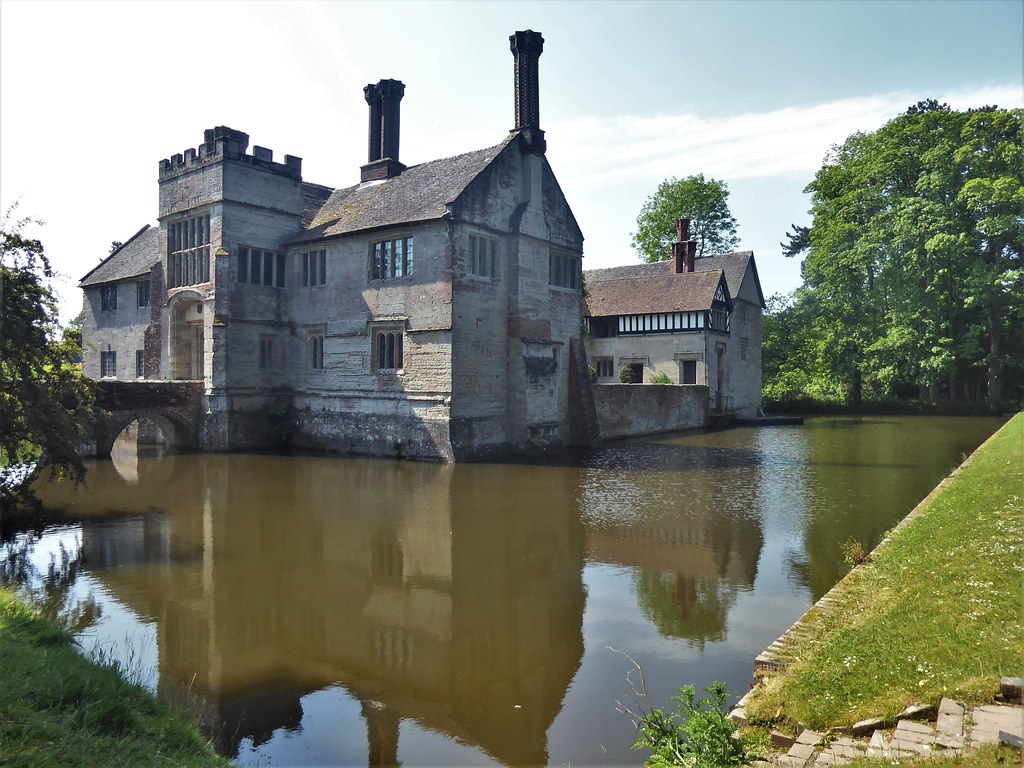 Baddesley Clinton, Warwickshire Baddesley Clinton is a moa… Flickr