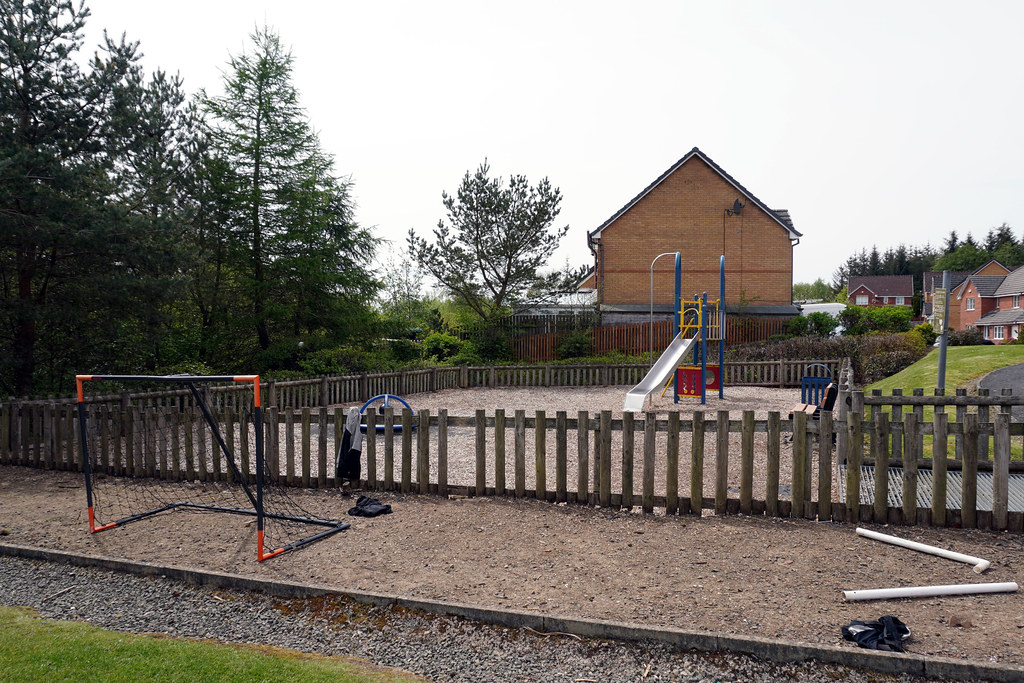The playparks of livingston. Livingston village. boneytongue Flickr