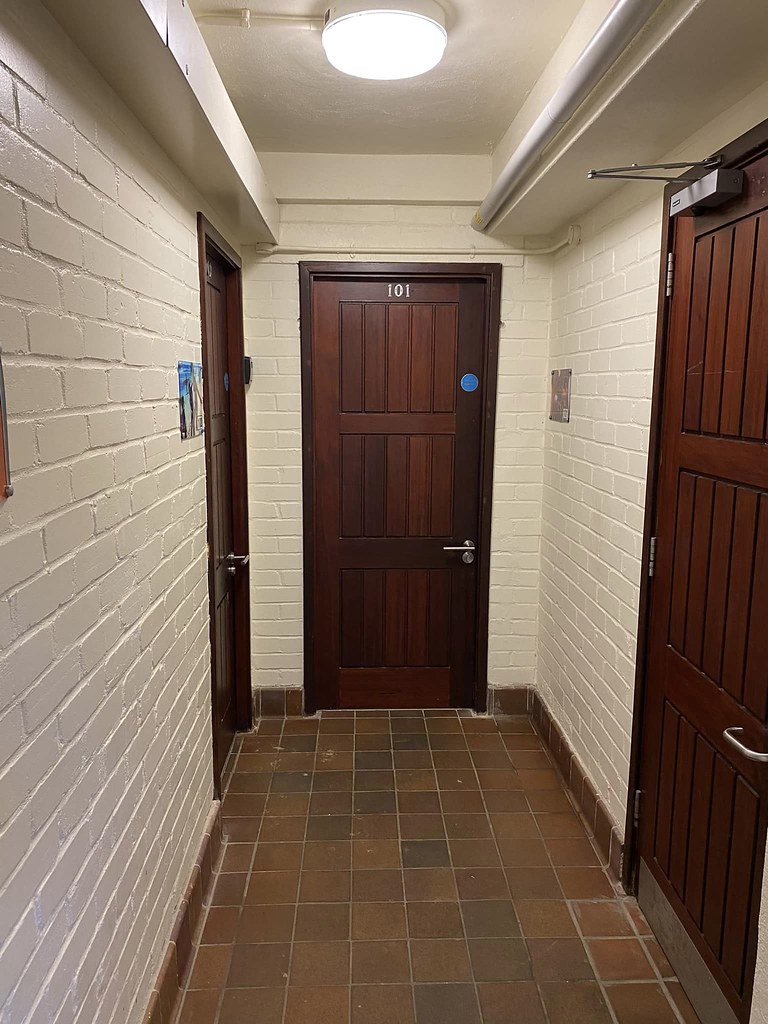 Overstrand Pods Inside the 3 story Overstrand bui… Flickr