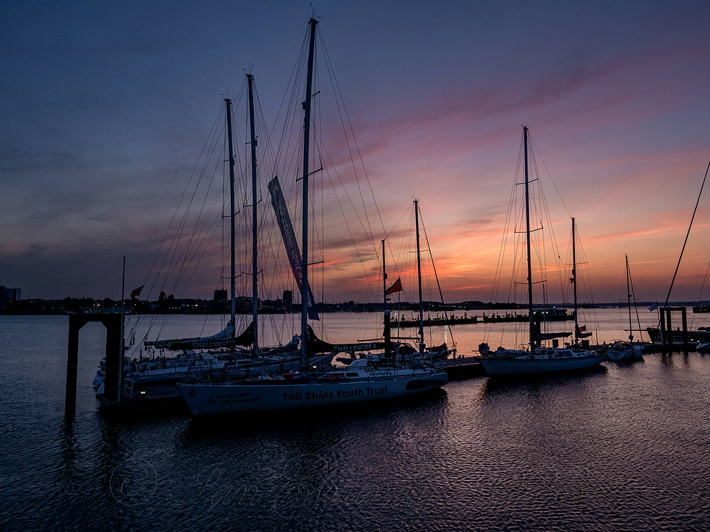 Portsmouth Sunset 8476 Gunwharf Quays, Portsmouth. A walk … Flickr
