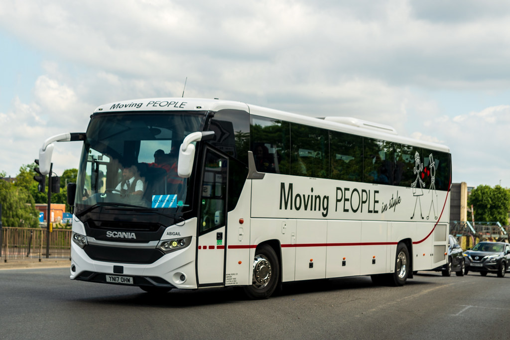 Moving People, ClaytonleDale (LA) YN17 OHW The FA Cup … Flickr