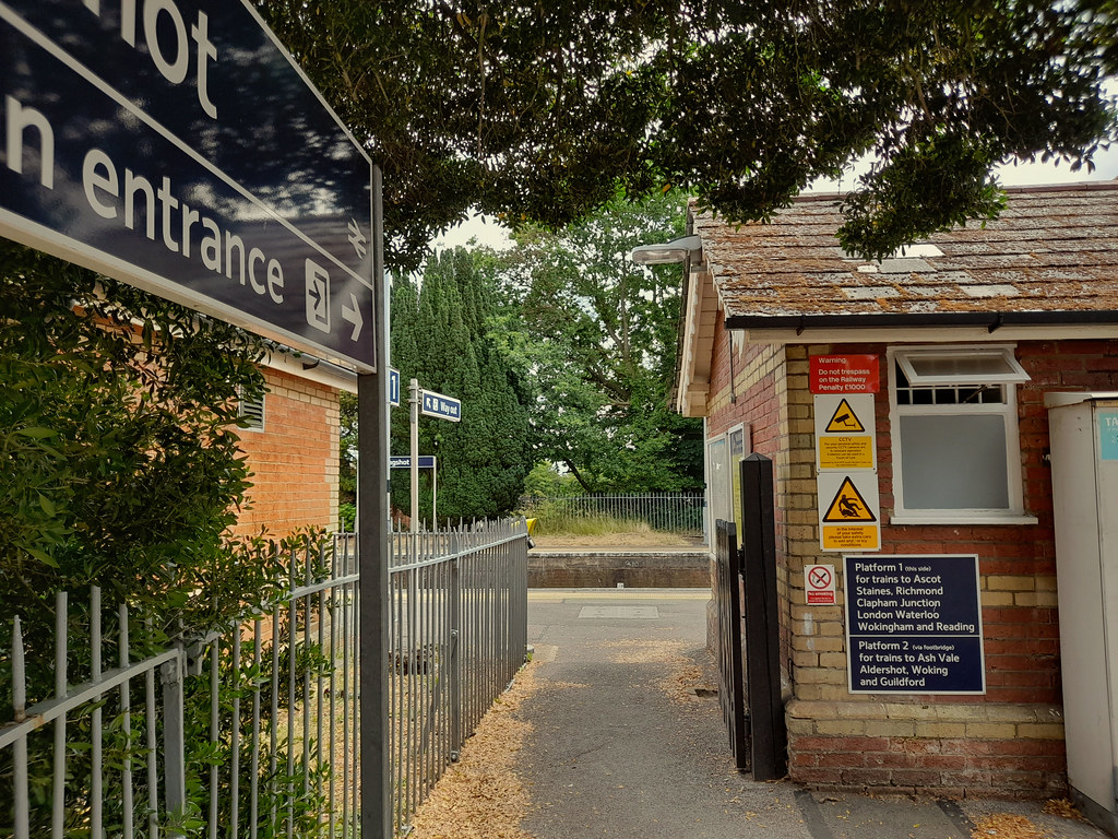 Bagshot station entrance Entrance to Bagshot railway stati… Flickr