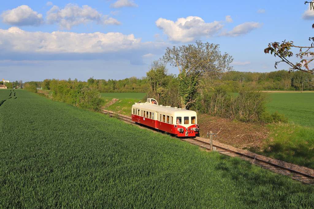 X4039_Courcelles_en_Bassée X 4039, train 801036 PerrignyT… Flickr