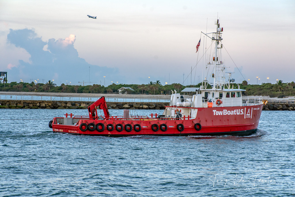 RICHARD L BECKER Tow Boat U.S's "RICHARD L BECKER" arrivin… Flickr