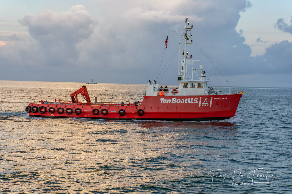 RICHARD L BECKER Tow Boat U.S's "RICHARD L BECKER" arrivin… Flickr