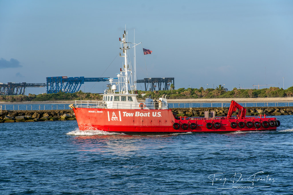 RICHARD L BECKER Tow Boat U.S's "RICHARD L BECKER" arrivin… Flickr