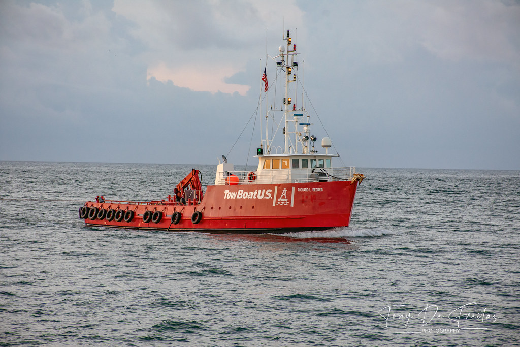RICHARD L BECKER Tow Boat U.S's "RICHARD L BECKER" arrivin… Flickr