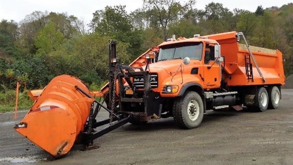 Town of Cincinnatus, NY 2004 Mack Granite CV713 dumpplow_… Flickr