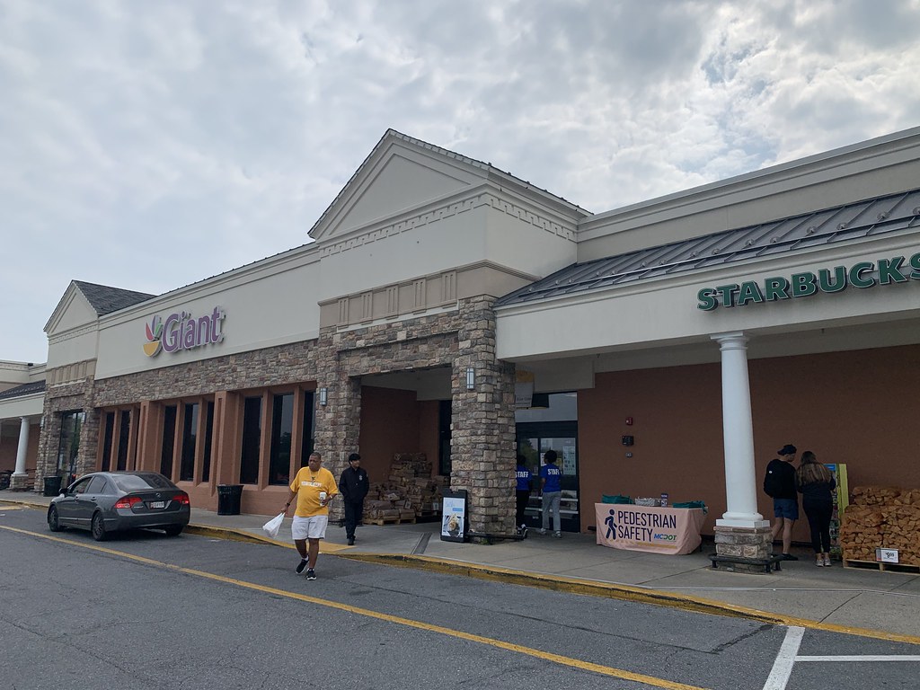 Ped Safety Outreach Giant Foods (Olney) Ped Safety team d… Flickr