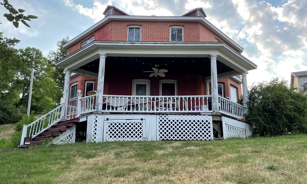 Robert Waugh House (Sparland, Illinois) Located at 202 Sch… Flickr
