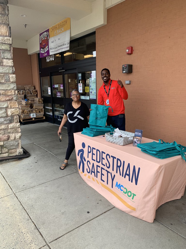 Ped Safety Outreach Giant Foods (Olney) Ped Safety team … Flickr