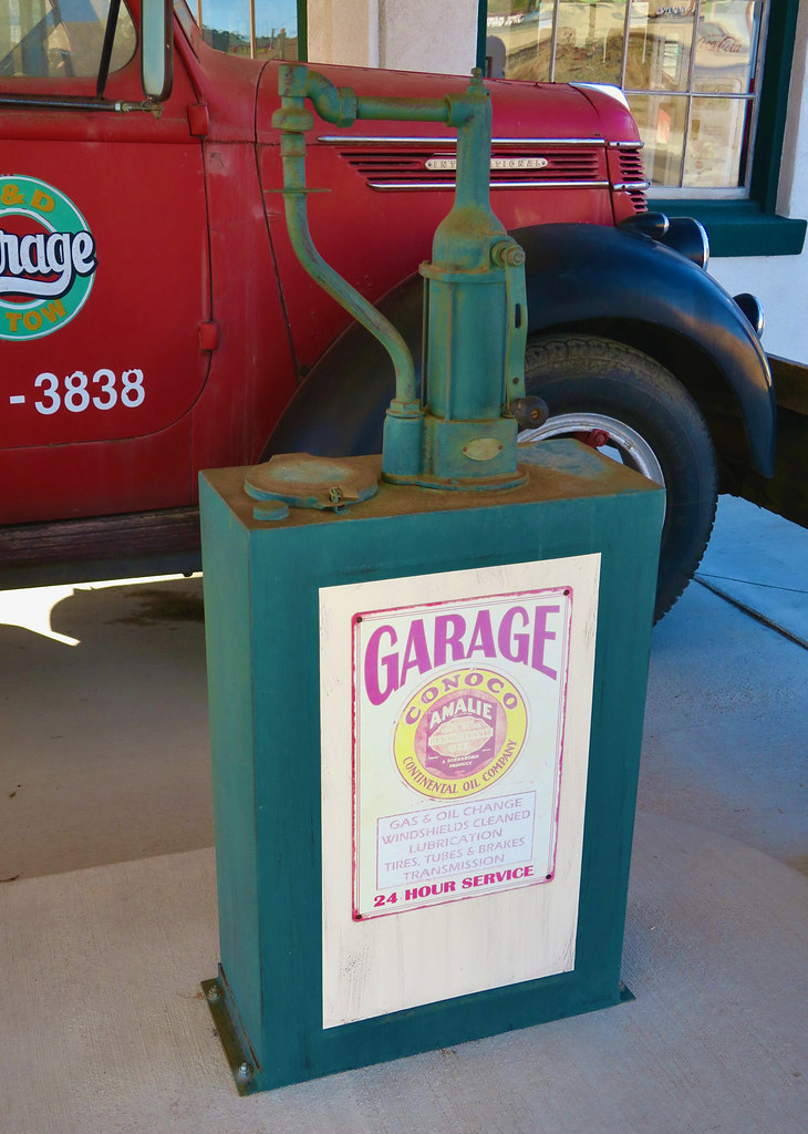 Conoco Gas Station, Helper, UT Signage on a pump at the re… Flickr
