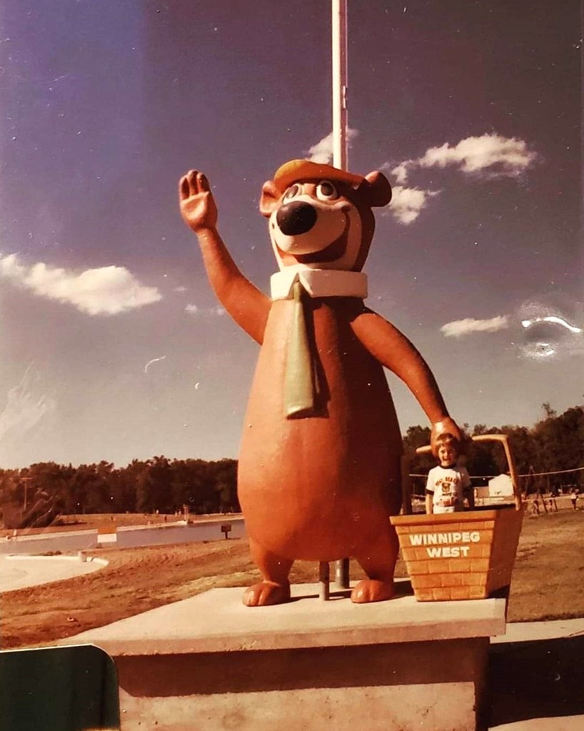 Mid 1970's Yogi Bear statue at Jellystone Park Campgroun… Flickr
