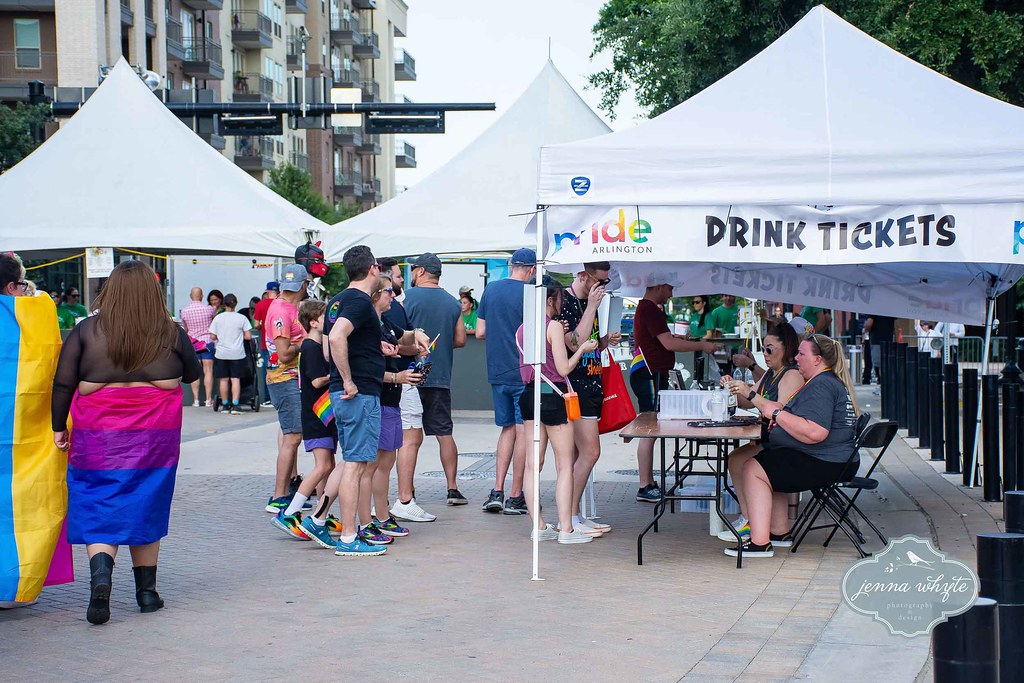 ArlingtonPride2023HELPCenterLGBT_046 ArlingtonPride Flickr