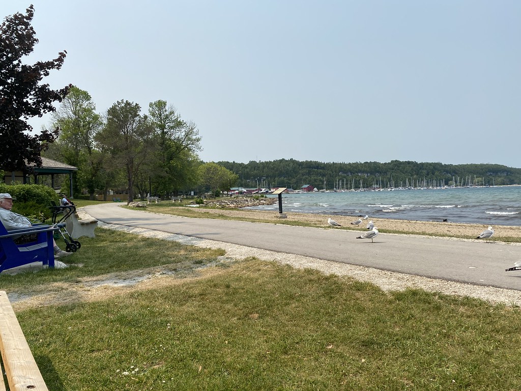 Wiarton Waterfront Relaxing at the Wiarton waterfront. Sto… Flickr