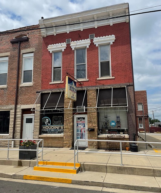 Commercial Building (Le Roy, Illinois) a photo on Flickriver