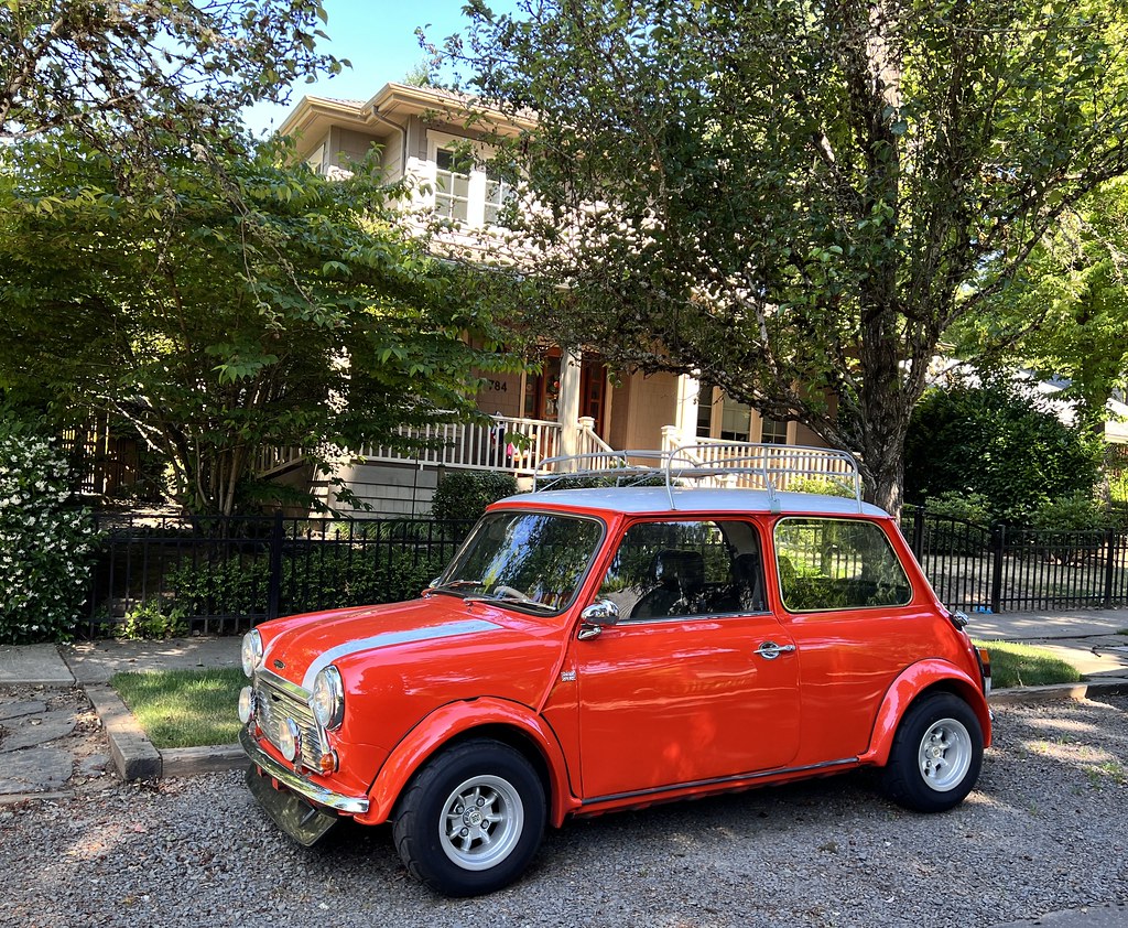 Lake Oswego cars. July 2023 drburtoni Flickr