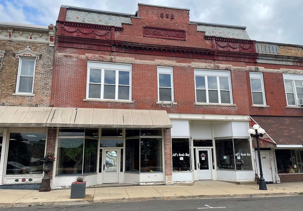 Le Roy Opera House (Le Roy, Illinois) Built in 1892, this … Flickr