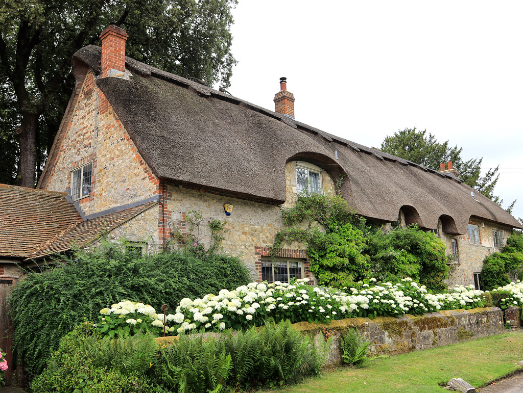 Thatched house in Amberley, West Sussex, England. One of a… Flickr